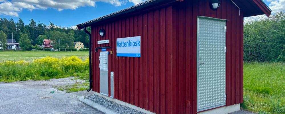 Vattenkiosk i Täby kommun. Stöd till dricksvattenberedskap gäller bland annat nödvattenberedskap, reservvatten och beredskapsbrunnar. Foto: Stina Wickenberg