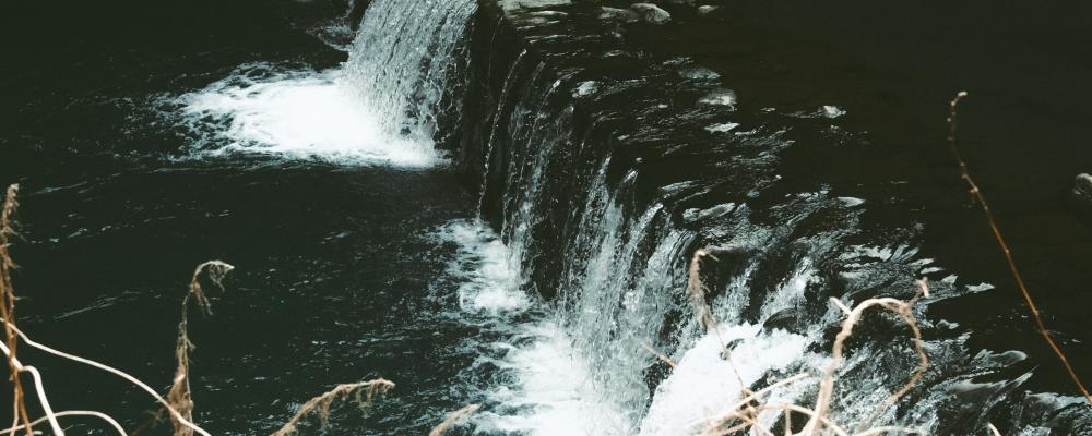 Klimatanpassningsutredningen föreslår förtydliganden för framtidens dagvattenhantering. Foto: kayuen/unsplash