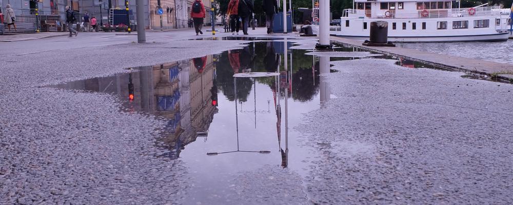 Översvämning vid Nybrokajen i Stockholm. Foto: Bruce Barrow/Unsplash