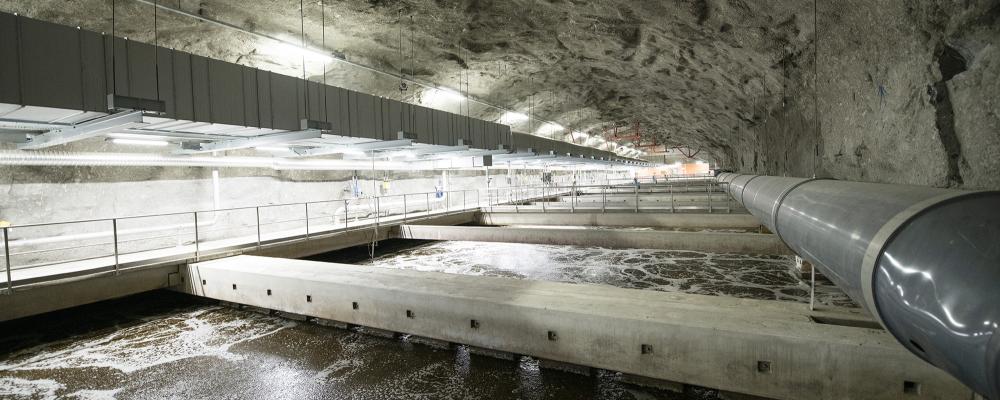 Käppalaverket på Lidingö tar emot avloppsvatten från flera kommuner via tunnelsystemet, där Edsbergs pumpstation är en central del. Pressbild: Käppala