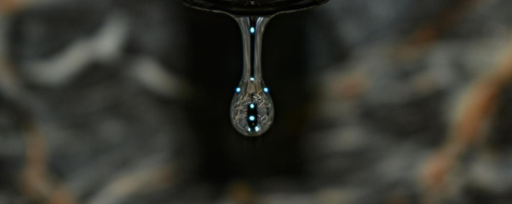 PFAS-föroreningen påverkar vattentäkterna i centrala Halmstad och har lett till förhöjda halter i det kommunala dricksvattnet. Foto: mukesh sharma/unsplash