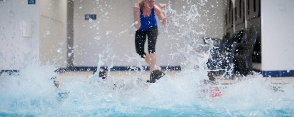 Vattengympa i Högevallsbadet. Foto: Lunds kommun