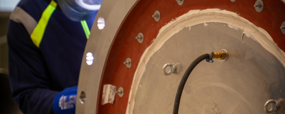 Bolaget prefabricerar och installerar rostfria rörsystem samt levererar lösningar till VA- och biogasanläggningar. Det är baserat i Uddevalla och har cirka 40 medarbetare. Foto: IBAB