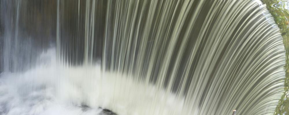 Avloppsvatten behandlas i reningsprocesser där nya tekniker nu godkänns för användning. Genrebild: anguel hristozov / unsplash