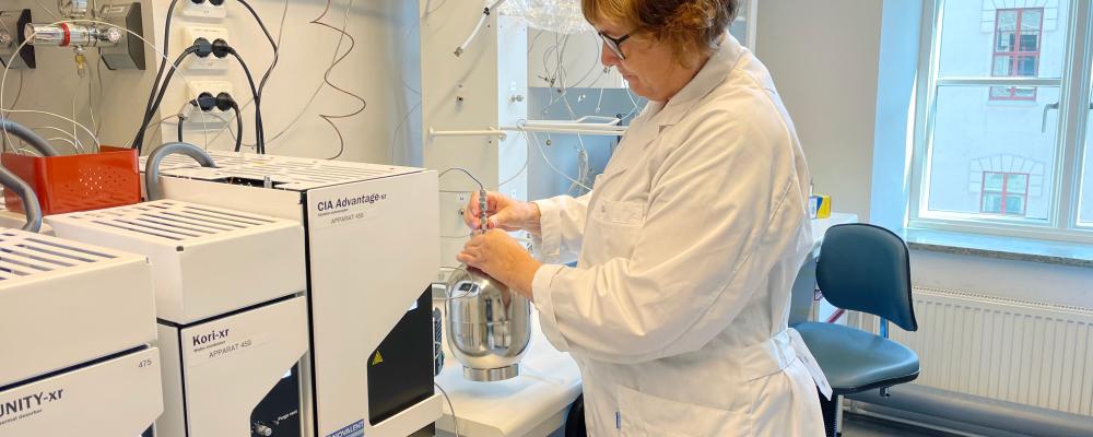Annika Potter, analytisk kemist vid IVL:s laboratorium i Göteborg Foto: IVL Svenska Miljöinstitutet