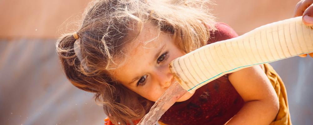 Flera nya regler inom kemikalielagstiftningen börjar gälla under 2026. Det är bland annat nya regler för material i kontakt med dricksvatten. Foto: ‪Salah Darwish /Unsplash