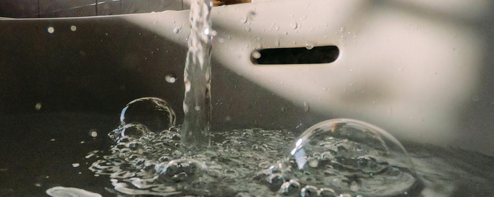 Brukningsavgiften i kommunen föreslås, från och med 1 januari 2026, höjas med 1 procent jämfört med 2025. Foto: bibi pace/Unsplash