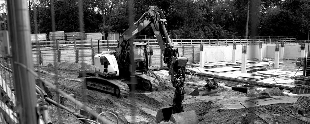 En effektiv plan- och byggprocess är central för samhällsutvecklingen, bland annat för bostäder, infrastruktur samt vatten och avlopp. Foto: noe fornells/Unsplash