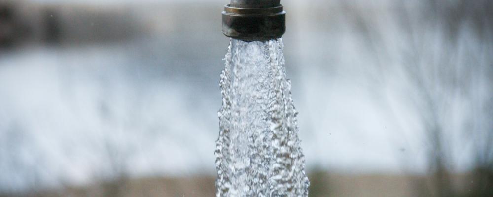 Nordanstigs nuvarande taxa är högre än i Hudiksvall, blev kvällens heta fråga när kommunfullmäktige nyligen samlades. Foto: schuppisser unsplash