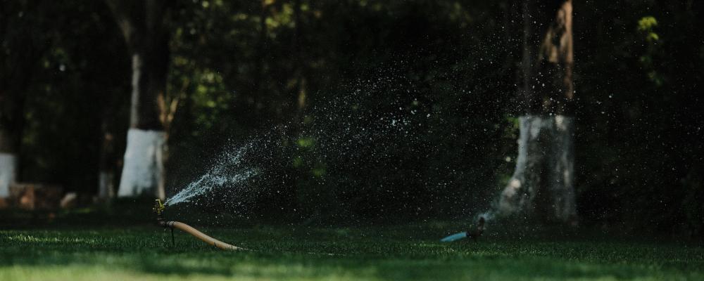 Totalt installeras ca 2,5 km ledningar samt 450 spridare på å Wermdö GK. Foto: Ereng hu/Unsplash