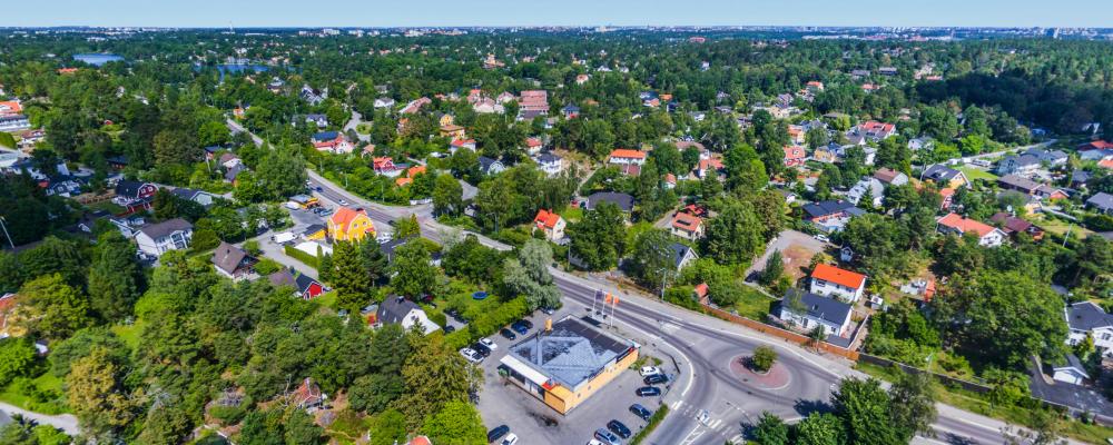 Sjön Trehörningen ligger centralt i Huddinge, strax söder om Huddinge centrum i Huddinge kommun, som är en förort söder om Stockholm. Foto: Tanya Cvetanovska/Unsplash