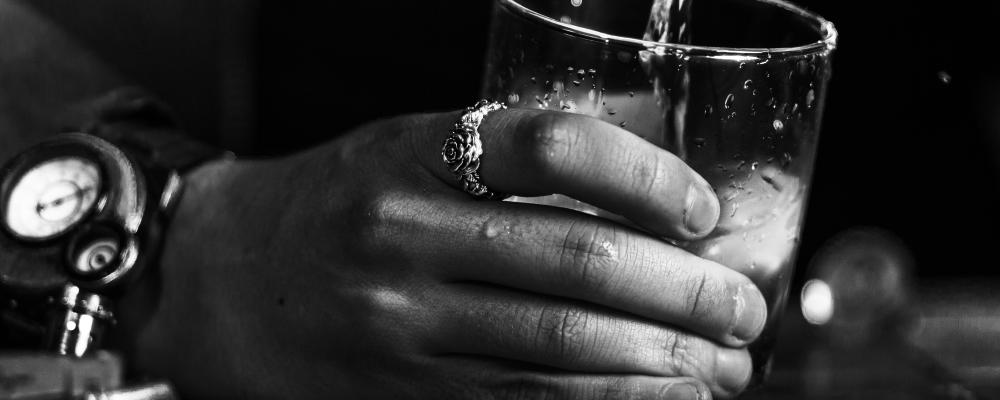 Ny kartläggning av Sveriges 20 största kommuner visar stora skillnader i hushållens levnadskostnader.  Foto: behindthetmuna unsplash