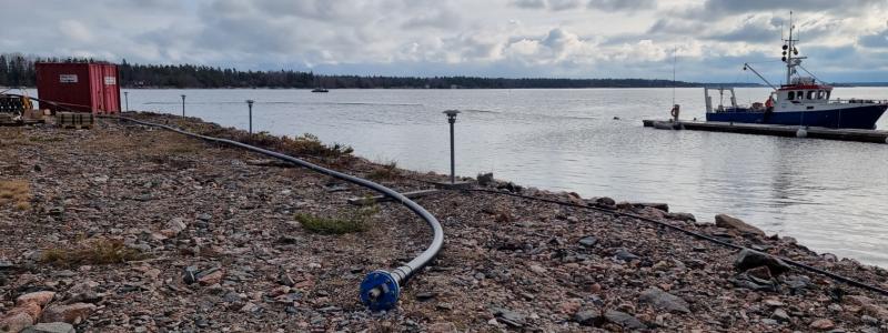 Intagsledningen är en del av förberedelserna för att senare i år kunna starta tester av olika metoder för att förvandla havsvatten till dricksvatten. Foto: gästrikevatten