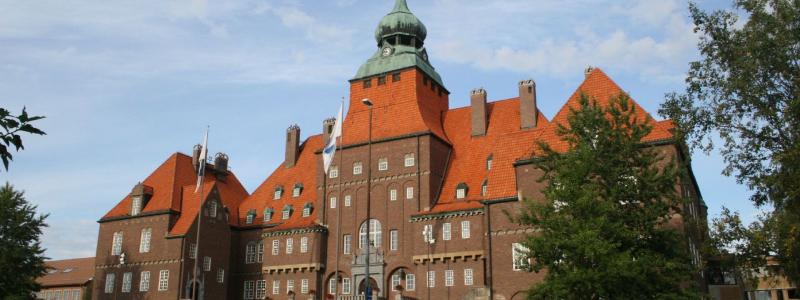 Östersund rådhus. Foto: Jesús Corrius/Wikimedia Commons/https://commons.wikimedia.org/wiki/File:%C3%96stersunds_r%C3%A5dhus.jpg