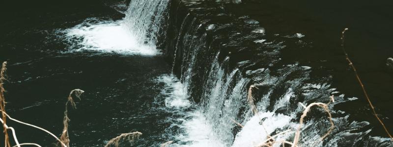 Klimatanpassningsutredningen föreslår förtydliganden för framtidens dagvattenhantering. Foto: kayuen/unsplash