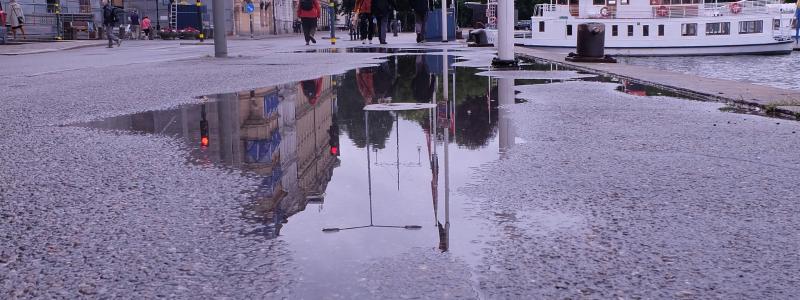 Översvämning vid Nybrokajen i Stockholm. Foto: Bruce Barrow/Unsplash