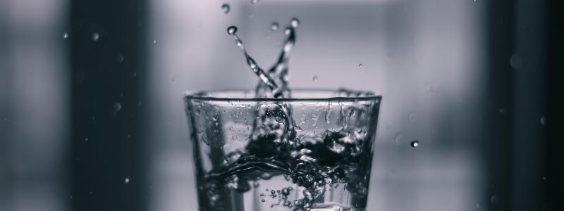 Dricksvatten. Foto: andrew r / unsplash