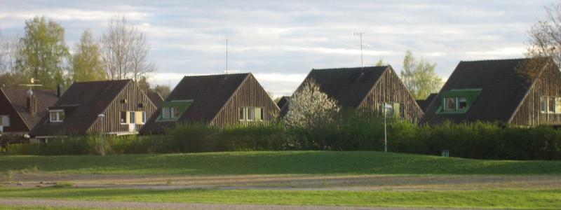 Området Adolfsberg i södra Örebro, där fastigheter nu kontrolleras i samband med utredningen av felkopplade avlopp. Foto: Sebastian F/Wikimedia Commons/https://commons.wikimedia.org/wiki/File:Radhus,_Adolfsberg.jpg