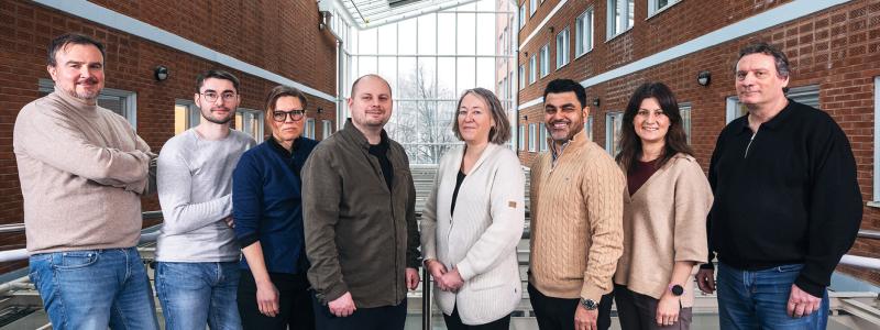 Några av FVB:s medarbetare i Göteborg, från vänster: Daniel Andersson, Jesper Eriksson, Sofie Beno, Fredrik Bornefalk, Cilla Dahlberg Larsson, Azin Baker, Louise Kempe, Michael Nordgren. Foto: Skvader Media Rickard Olausson.