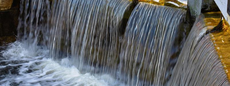Enligt Nya Lidköpings-Tidningen Plus skrotades planerna på ett gemensamt reningsverk av juridiska skäl. Foto:  jeffrey eisen unsplash