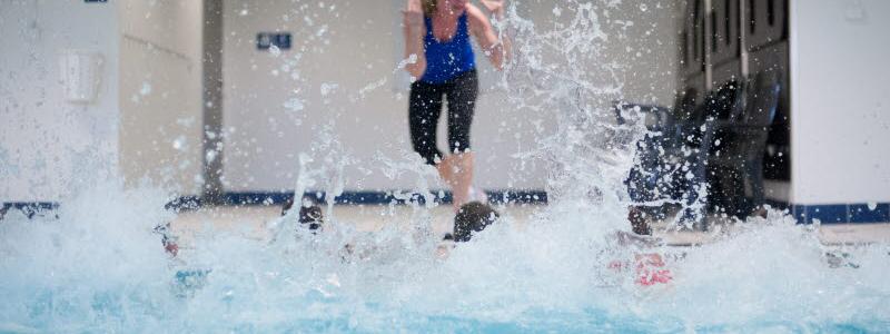 Vattengympa i Högevallsbadet. Foto: Lunds kommun