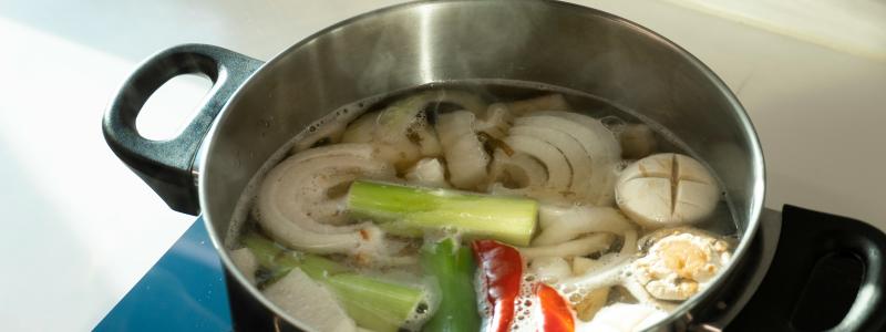 Europaparlamentet har därför gett Efsa i uppdrag att ta fram ett vetenskapligt underlag om mikroplaster i mat, vatten och luft. Foto: NK Lee / unsplash