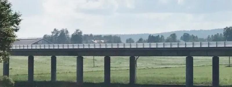 Vägdagvattnet från Nolby vägbro ska ledas österut till ledningssystemet för ytdagvattnet. Foto: Trafikverket