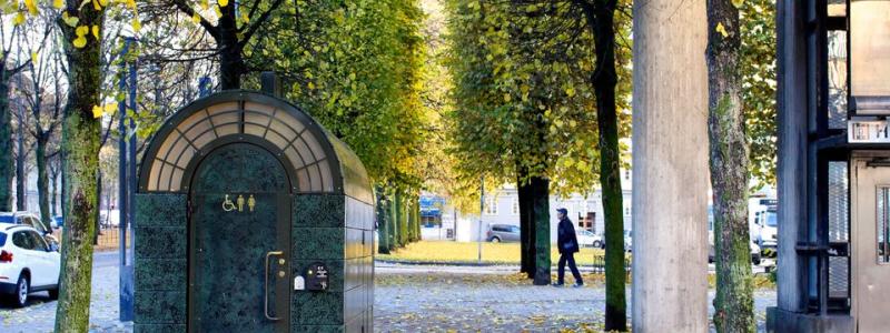 En av stadens tidigare toaletter på Valhallavägen i Stockholm. De nya toaletterna kommer att se liknande ut. Foto: Stockholms stad
