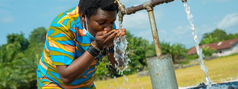 WHO och UNICEF varnar för ökade klyftor gällande tillgången till säkert dricksvatten, sanitet och hygien världen över. Foto: Adebayo Alabi/Unplash