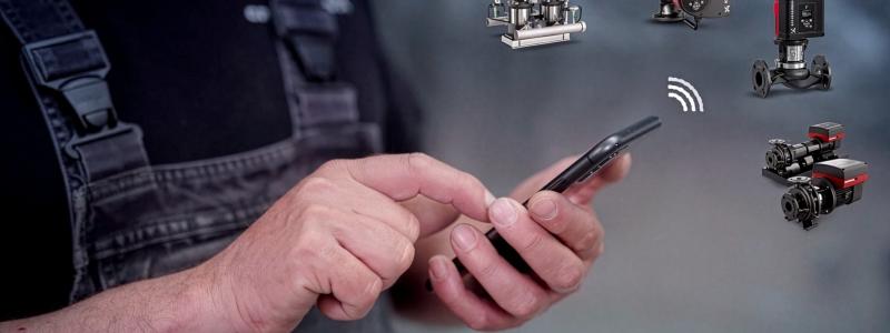 Digitala verktyg kan bidra till att göra VVS-branschen mer attraktiv för unga, som redan är vana vid att arbeta med appar och data. Det uppger Grundfos. Foto: Grundfos