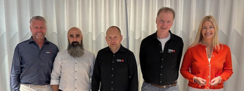 Från vänster: Richard Pihl (Comfort), Babak Fadai, Jens Nyhlén, Anders Gustafsson (Tranås Rörservice), och Anneli Wallin (Comfort). Foto: Comfort