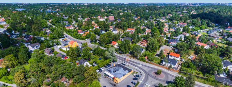 Sjön Trehörningen ligger centralt i Huddinge, strax söder om Huddinge centrum i Huddinge kommun, som är en förort söder om Stockholm. Foto: Tanya Cvetanovska/Unsplash