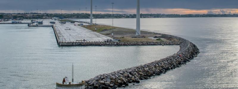 Kustskydd med vågbrytare används för att minska påverkan från erosion och stigande havsnivåer. Bild från Trelleborg. Foto: Micha/Unsplash