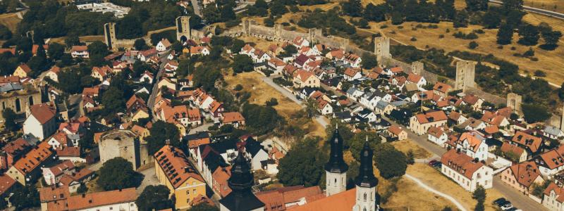 Området kring Hejdeby, där GGN-banan ligger och där föroreningar upptäckts, ligger i utkanten av Visby. Foto: Michael Odelberth/Unsplash