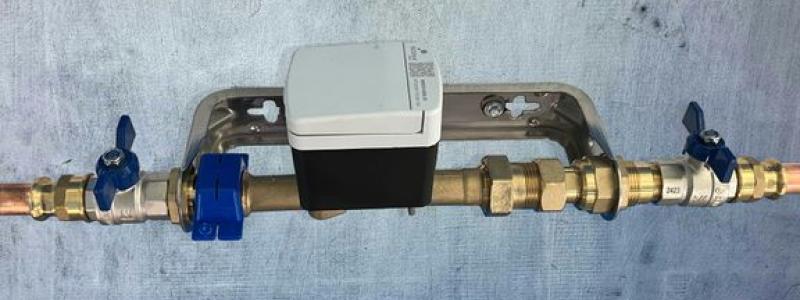 Digital vattenmätare av den modell som kommer att installeras hos alla med kommunalt dricksvatten i Uppsala kommun med start 2026. Foto: Uppsala Vatten