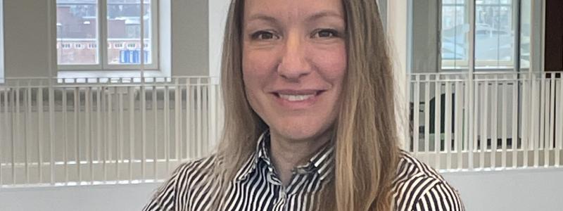 "Den vardagliga användning gör skillnad. Det handlar inte om att sluta använda vatten, utan att använda det smartare", säger Charlotta Magnergård, VA-strateg på Mälarenergi. Foto: Mimer