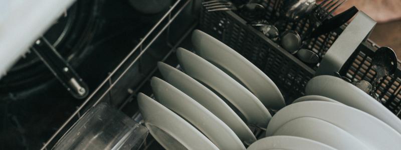 Årligen rapporteras över 35 000 vattenskador i svenska hushåll. Foto: nathan dumlao/unsplash