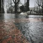 Kraftigt regn orsakar översvämningar på gator i Odesa, Ukraina. Foto: Igor Tudoran/Unsplash