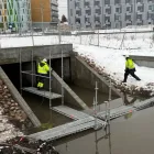 Istället för att laga mindre skador punktvis har Trafikverket valt att gjuta på den befintliga konstruktionen. Foto: Trafikverket