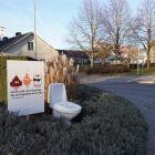 Toalett med budskap i rondell. Foto: Enköpings kommun