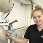 Projektledare Anthonia Forsberg i det nyrenoverade vattenverket utanför Nordmaling Foto: Vaikin