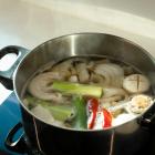 Europaparlamentet har därför gett Efsa i uppdrag att ta fram ett vetenskapligt underlag om mikroplaster i mat, vatten och luft. Foto: NK Lee / unsplash