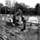 En effektiv plan- och byggprocess är central för samhällsutvecklingen, bland annat för bostäder, infrastruktur samt vatten och avlopp. Foto: noe fornells/Unsplash