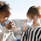 Hushållens vattenförbrukning har sjunkit kraftigt i Uppsala fram till slutet av 2010-talet. Minskningar har sedan plantat ut runt 2020-talet och har under de senaste tre åren stabiliserats runt 132 liter per person och dag. Foto: Uppsala Vatten