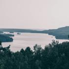 Vy över sjö. Foto: Aron Fjell/Unsplash