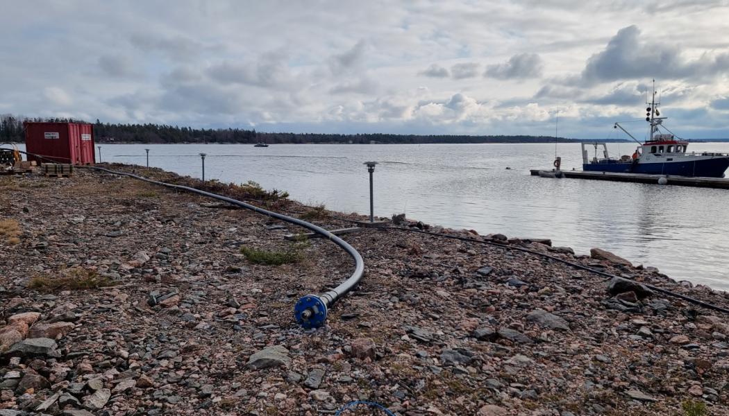 Intagsledningen är en del av förberedelserna för att senare i år kunna starta tester av olika metoder för att förvandla havsvatten till dricksvatten. Foto: gästrikevatten