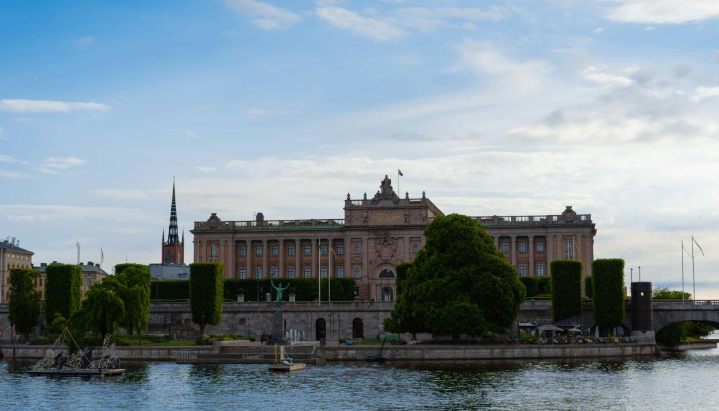 När regeringen nyligen presenterade sin lagrådsremiss på området saknar den fortsatt definitivt avgörande. Foto: andriy oliynyk/unsplash