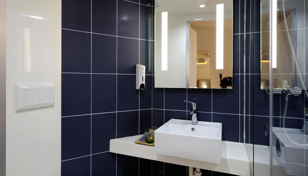 Läckande tätskikt i badrum står för en femtedel av alla vattenskador i svenska bostäder. Bild: Creative Commons Zero