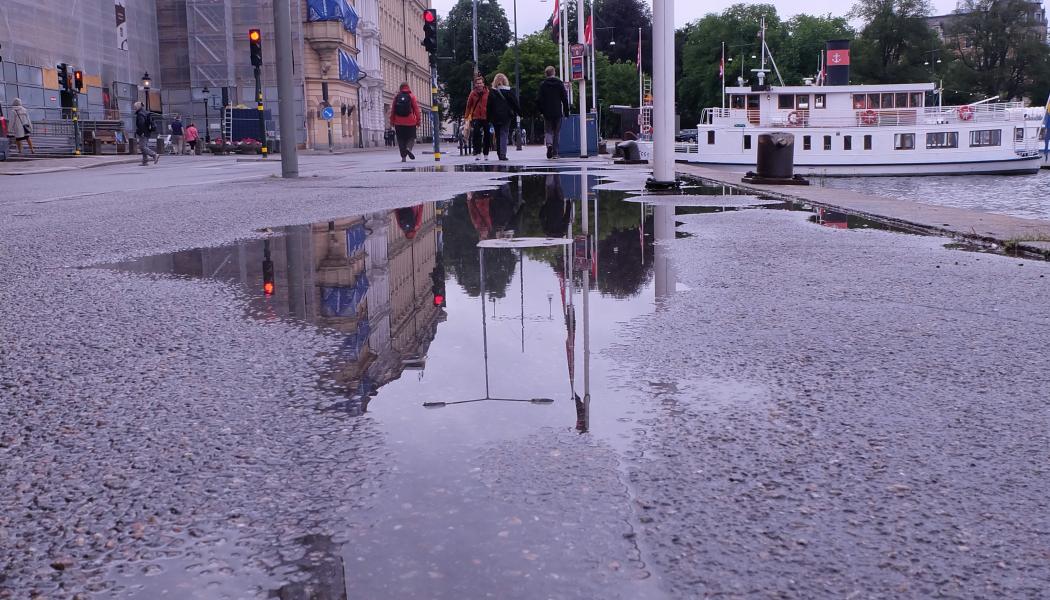 Dagvatten vid Nybroviken i Stockholm. Foto: Bruce Barrow/Unsplash