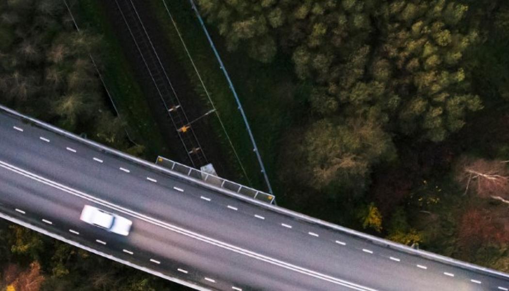 Väg 15 i Halland byggs om för att minska risken för utsläpp som kan förorena grundvattenförekomsten Eldsbergaåsen. Foto: Trafikverket